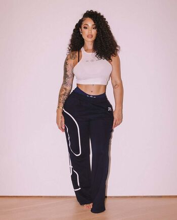 Full leaked Telliswift private onlyfans photo