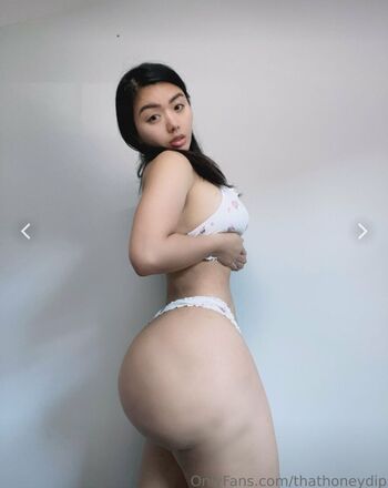 Full leaked Thathoneydip  page private onlyfans photo