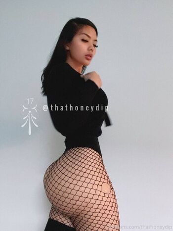 Full leaked Thathoneydip  page private onlyfans photo