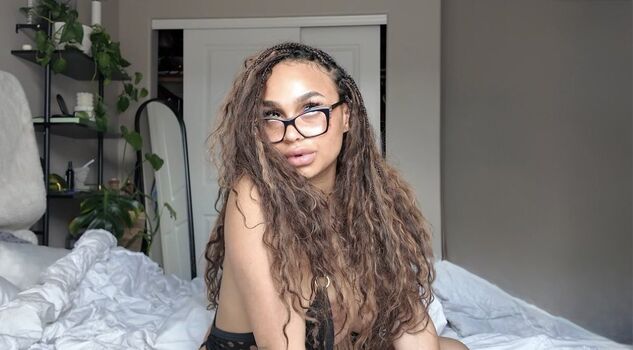 Full leaked Thatsomonie private onlyfans photo