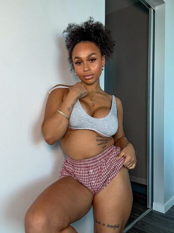 Full leaked Thatsomonie private onlyfans photo