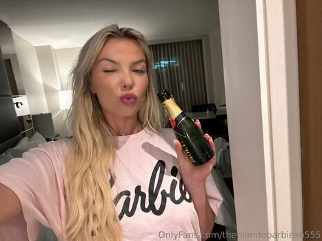 Full leaked Theblondebarbiexo private onlyfans photo