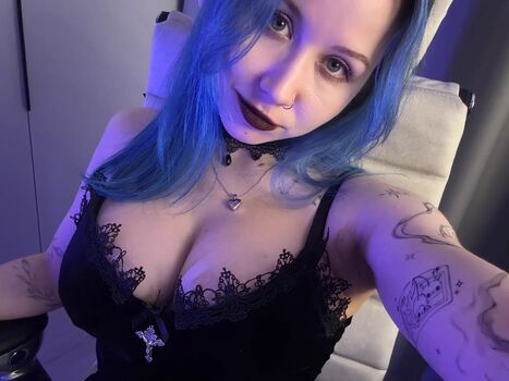 theblue_moonie