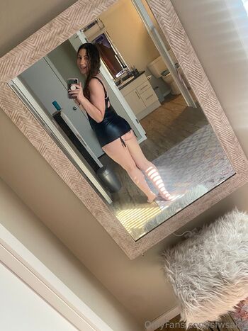 Full leaked Theladyinvelvet private onlyfans photo