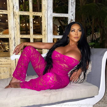 Full leaked Theonlykiaramiaxxx private onlyfans photo