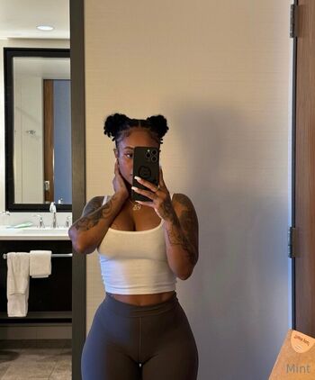 Full leaked Therealbombshell mint private onlyfans photo
