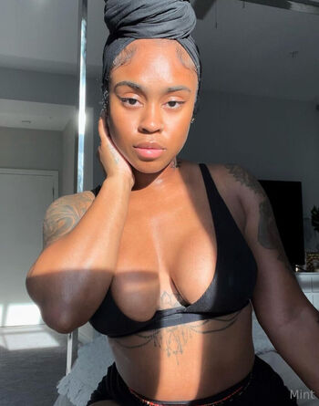 Full leaked Therealbombshell mint private onlyfans photo