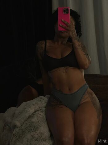 Full leaked Therealbombshell mint private onlyfans photo
