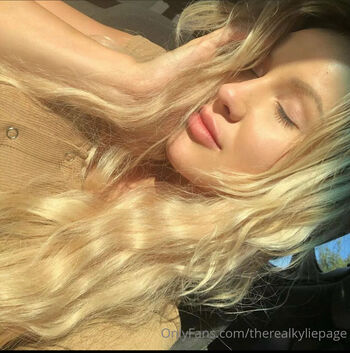 Full leaked Therealkyliepage private onlyfans photo