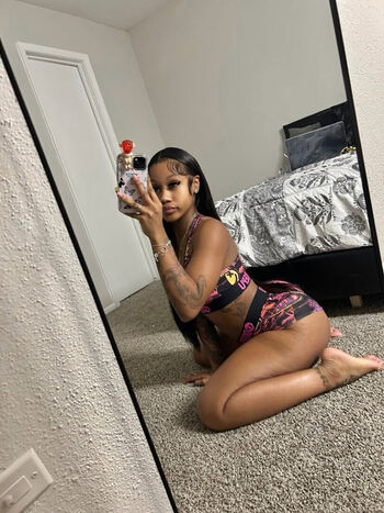 Full leaked Therealprettylingg private onlyfans photo