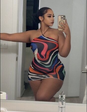 Full leaked Thick baddie forevaa laii private onlyfans photo