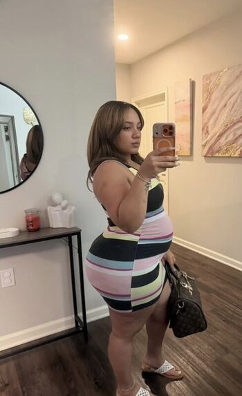 Full leaked Thick baddie private onlyfans photo