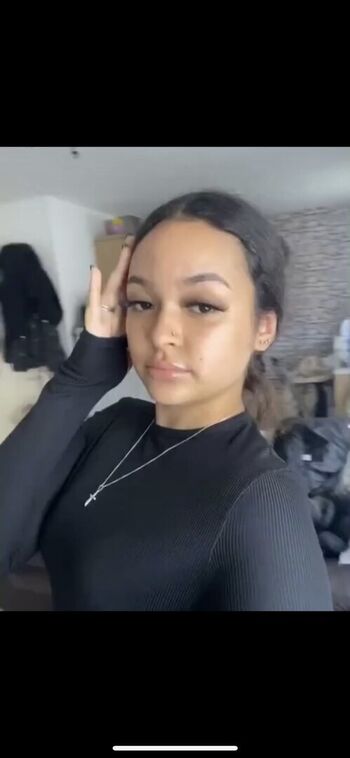 Full leaked Tia louise private onlyfans photo