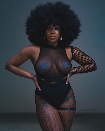 Full leaked Tiarabreecosplay private onlyfans photo