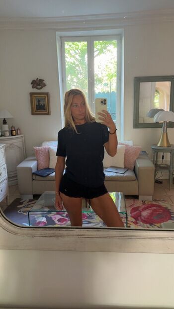 Full leaked Tiktokwithmoka private onlyfans photo