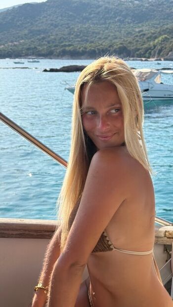 Full leaked Tiktokwithmoka private onlyfans photo