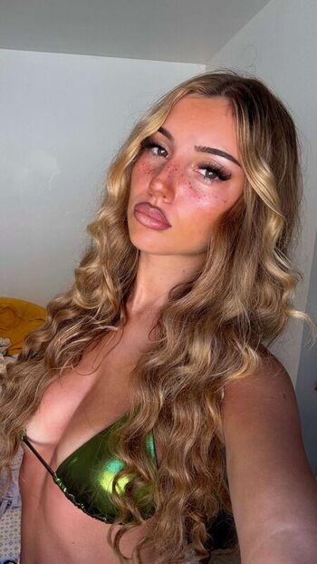Full leaked Toomuchlucile private onlyfans photo