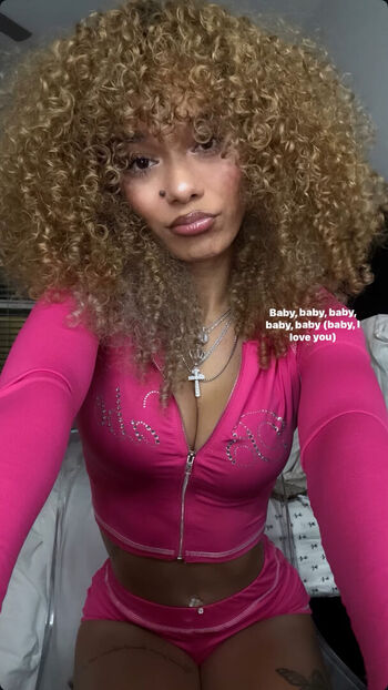 Full leaked Tropicalkurls private onlyfans photo