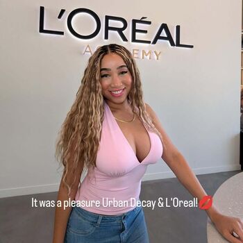 Full leaked Tv shopping presenters page private onlyfans photo