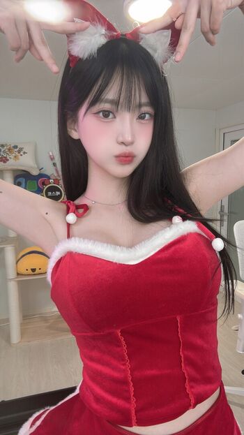 Full leaked U jjung page private onlyfans photo