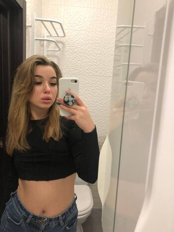 Full leaked Ukrainian girls page private onlyfans photo