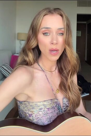 Full leaked Una healy private onlyfans photo