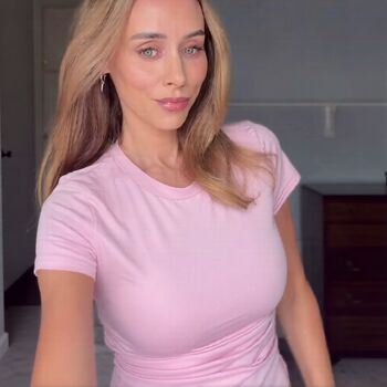 Full leaked Una healy page private onlyfans photo