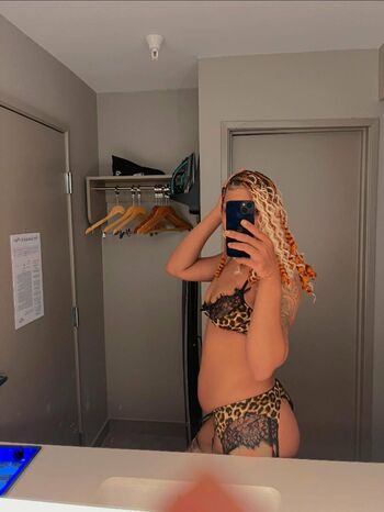 Full leaked Uniquebunny private onlyfans photo