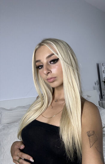 Full leaked Urbabyemxo private onlyfans photo