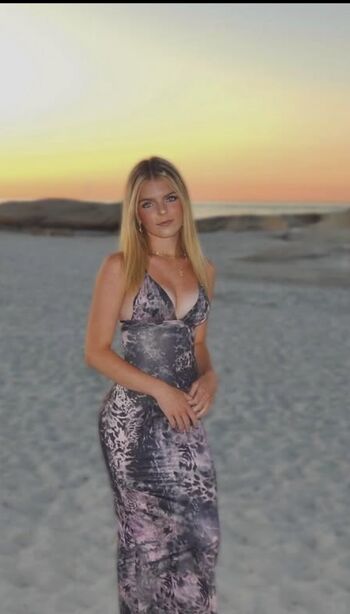 Full leaked Urcrxzygirl private onlyfans photo