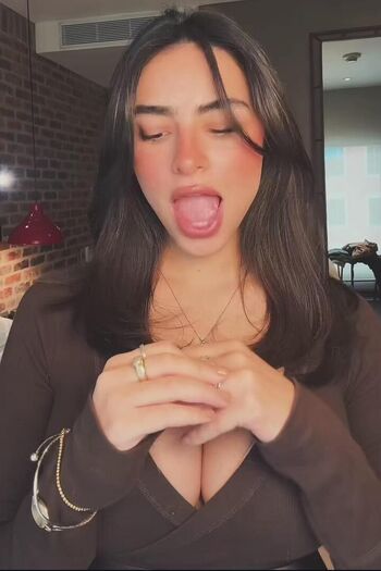 Full leaked Valentina buzzurro page private onlyfans photo