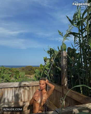 Full leaked Valentinazenere private onlyfans photo