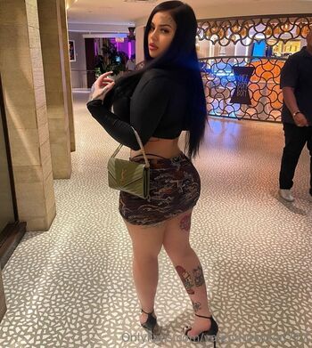 Full leaked Valentinevixen private onlyfans photo