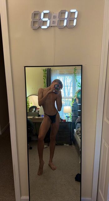 Full leaked Valentino aston page private onlyfans photo