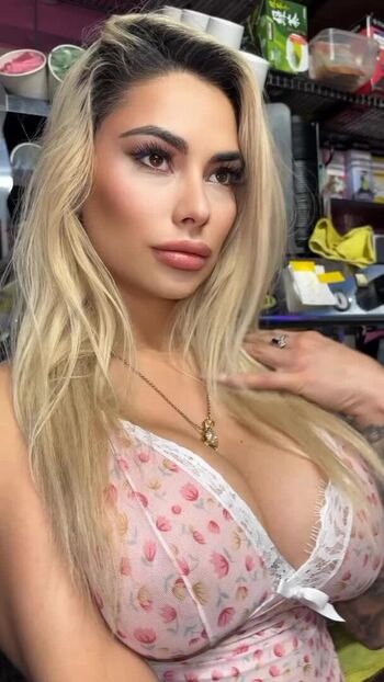 Full leaked Valeriaschacht private onlyfans photo