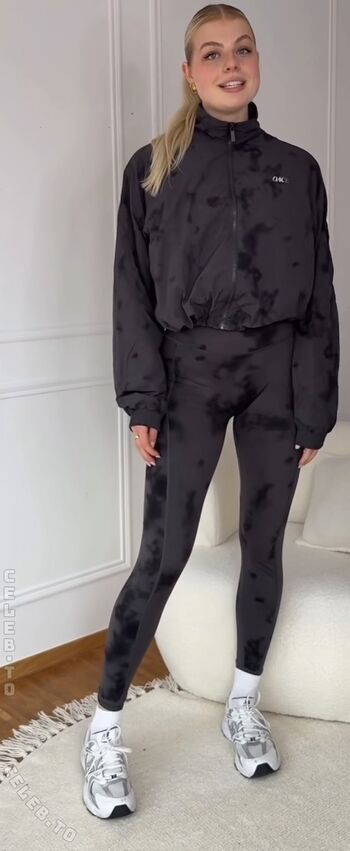 Full leaked Vallixpauline private onlyfans photo