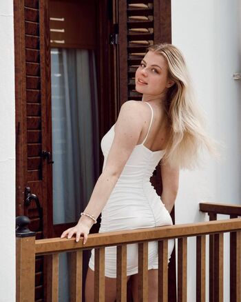 Full leaked Vallixpauline private onlyfans photo