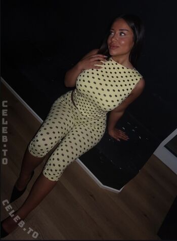 Full leaked Valonaash private onlyfans photo