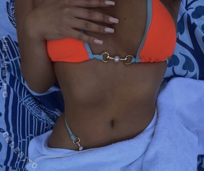 Full leaked Valonaash private onlyfans photo