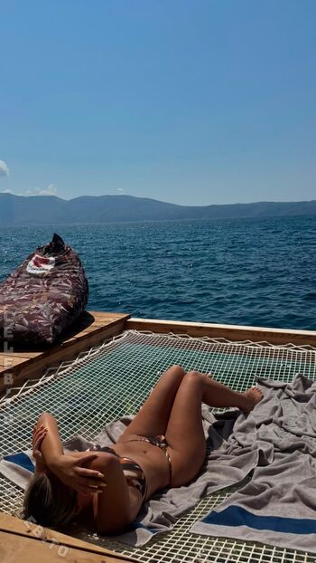 Full leaked Valonaash private onlyfans photo