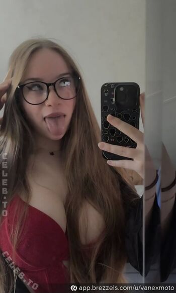 Full leaked Vanexmoto private onlyfans photo