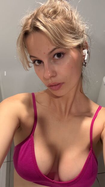 Full leaked Varvarik star private onlyfans photo