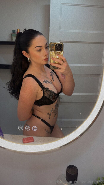 Full leaked Velvetvixon private onlyfans photo