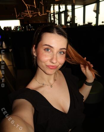 Full leaked Veylarenee page private onlyfans photo