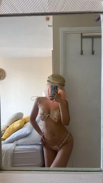 Full leaked Vickie pong page private onlyfans photo