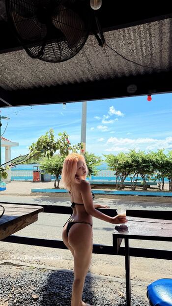 Full leaked Vickie pong page private onlyfans photo