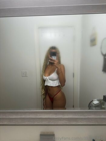 Full leaked Vikadgomez private onlyfans photo