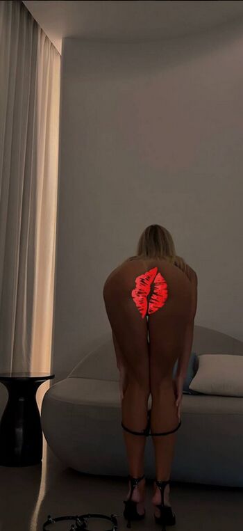 Full leaked Viki doux page private onlyfans photo