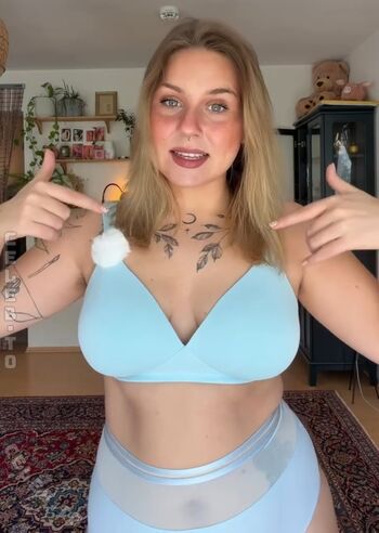 Full leaked Viky kid private onlyfans photo