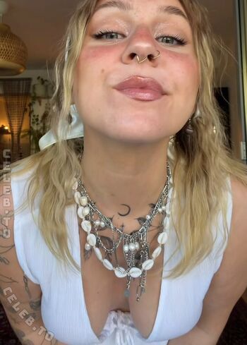 Full leaked Viky kid private onlyfans photo